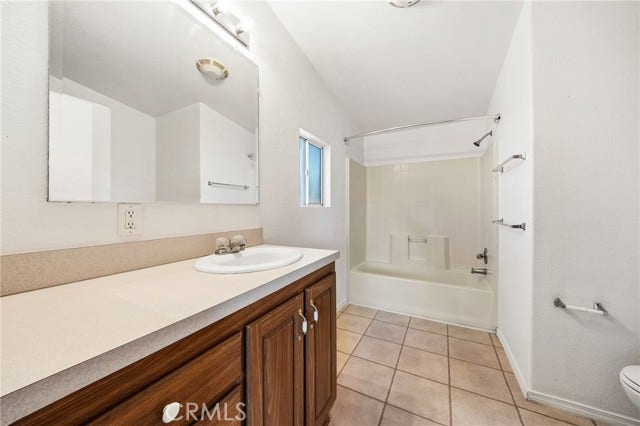 Hall bathroom 