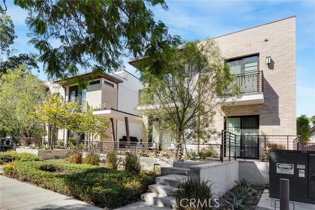 125 Hurlbut ST, #202, Pasadena, CA 91105