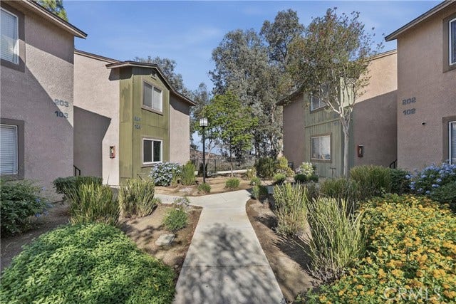 2616 Avenida del Vista, #B204, Corona, CA 92882