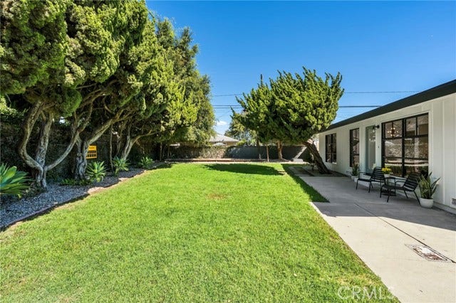 2000 Iroquois, Long Beach, CA 90815