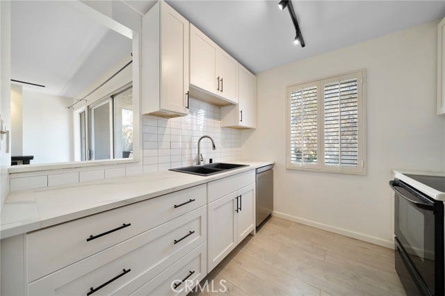 11212 Summertime LN, Culver City, CA 90230 Kitchen