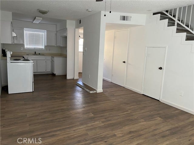 6109 S H ST, Bakersfield, CA 93304