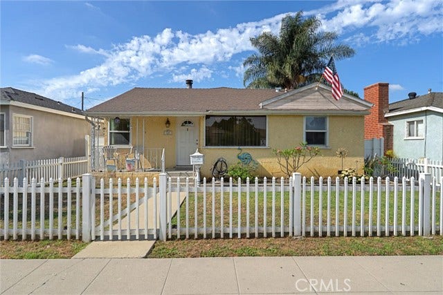 Property photo for 240 E Barclay, Long Beach, CA