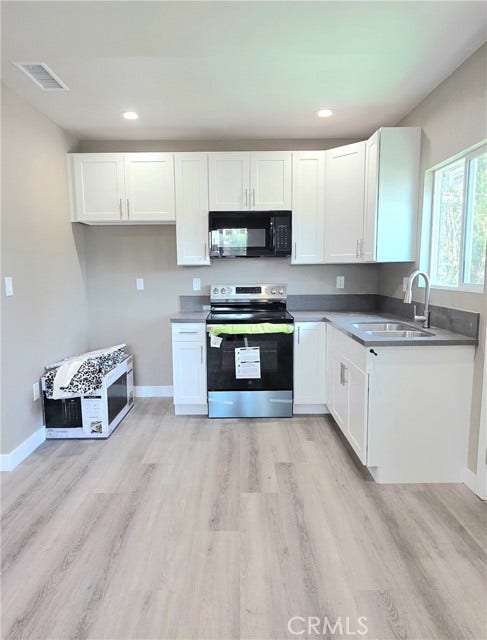 Property photo for 1247 1/2 E 20th, Los Angeles, CA