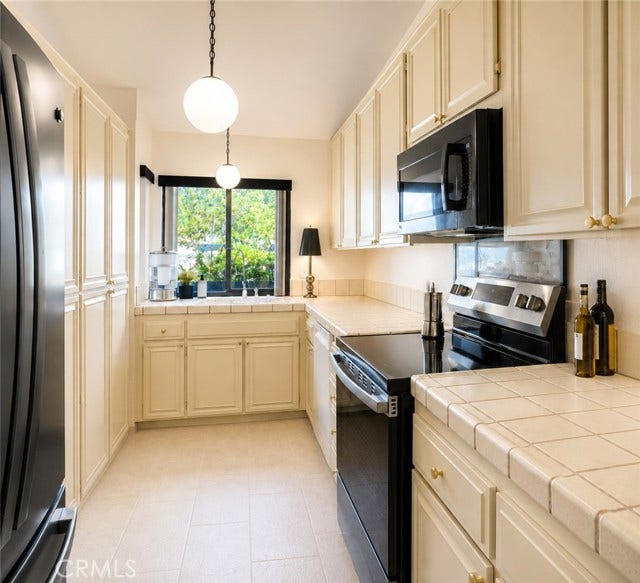17808 Corte Huasco ST, #60, San Diego, CA 92128