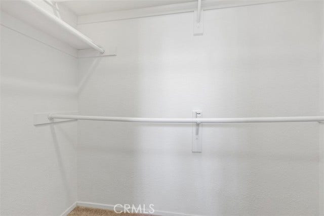 Bed 1 walk in closet