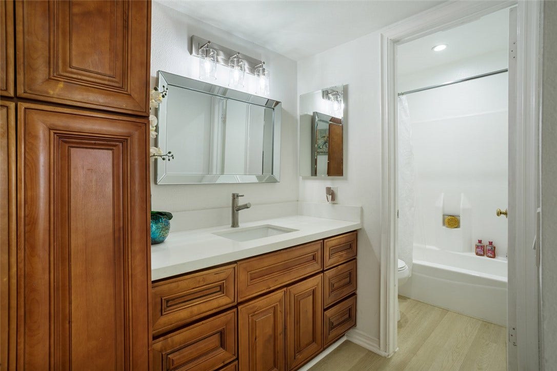 Bathroom sink with storeage