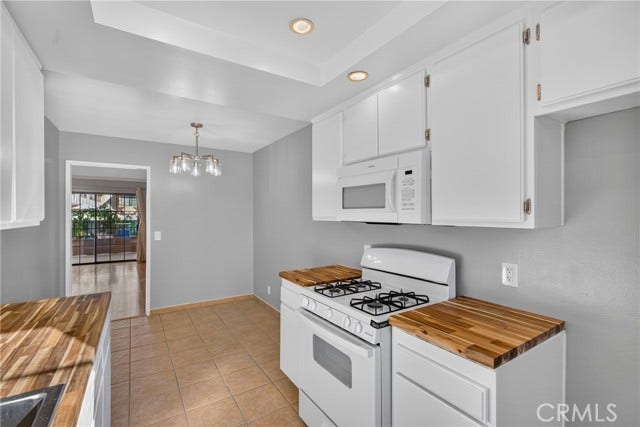 11127 La Maida, #17, North Hollywood, CA 91601