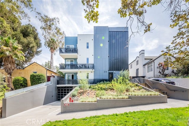 214 S Westmoreland, #3, Los Angeles, CA 90004 214 S Westmoreland, #3, Los Angeles, CA 90004
