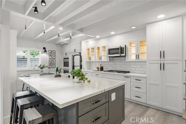17515 Via Lindo, Tustin, CA 92780 17515 Via Lindo, Tustin, CA 92780
