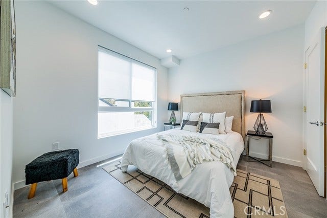 214 S Westmoreland, #3, Los Angeles, CA 90004 214 S Westmoreland, #3, Los Angeles, CA 90004