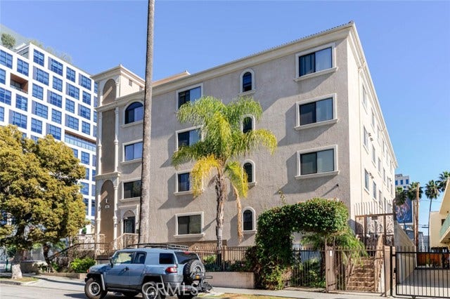 Property photo for 1466 Tamarind AVE, #101, Los Angeles, CA
