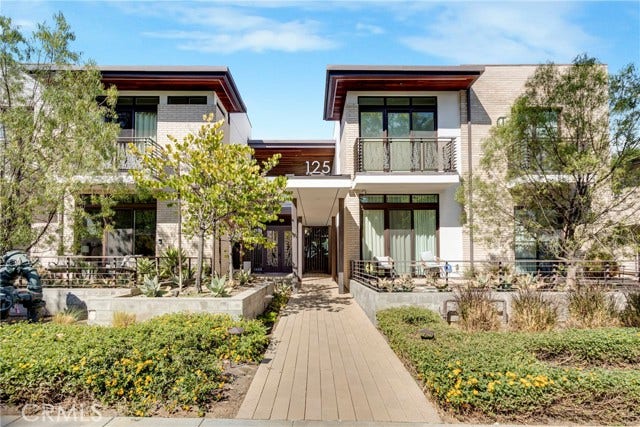 125 Hurlbut ST, #202, Pasadena, CA 91105