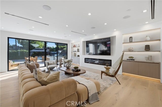 22518 Burbank, Woodland Hills, CA 91367 22518 Burbank, Woodland Hills, CA 91367