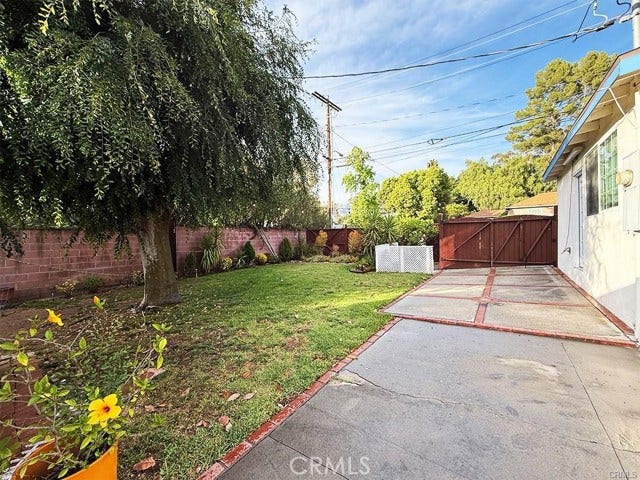 555 Hickory LN, Pasadena, CA 91103