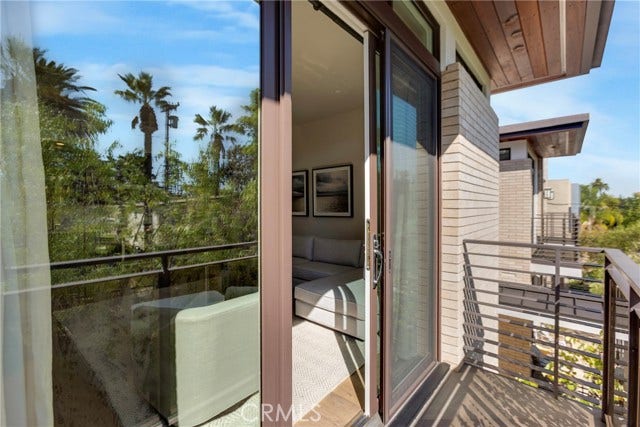 125 Hurlbut ST, #202, Pasadena, CA 91105