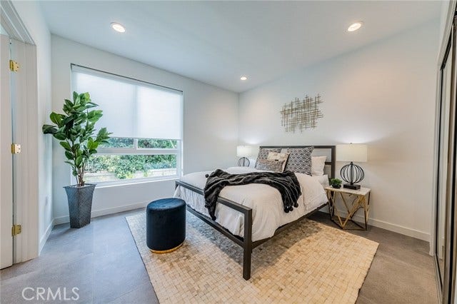 214 S Westmoreland, #3, Los Angeles, CA 90004 214 S Westmoreland, #3, Los Angeles, CA 90004