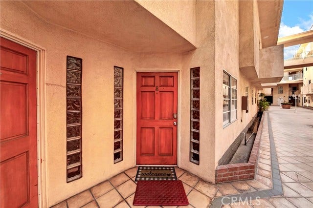 Property photo for 321 W Queen St Unit 8, Inglewood, CA