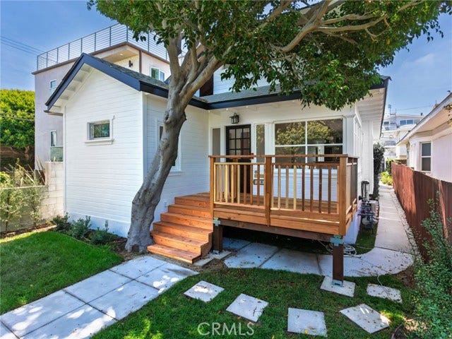 Property photo for 58 Ozone Ave, Venice, CA