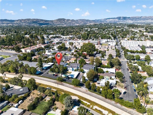 7025 Glade Ave, #2, Canoga Park, CA 91303 7025 Glade Ave, #2, Canoga Park, CA 91303