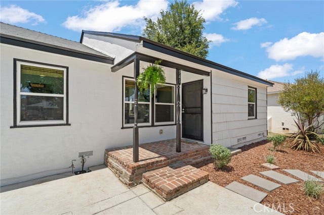Property photo for 941 E Ridgewood, Long Beach, CA