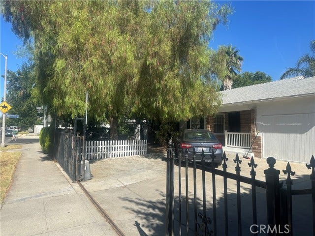 Property photo for 20957 Community, Los Angeles, CA