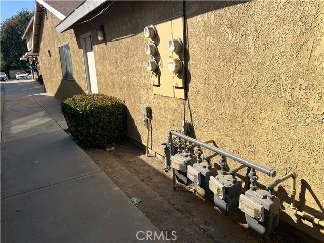 6109 S H ST, Bakersfield, CA 93304