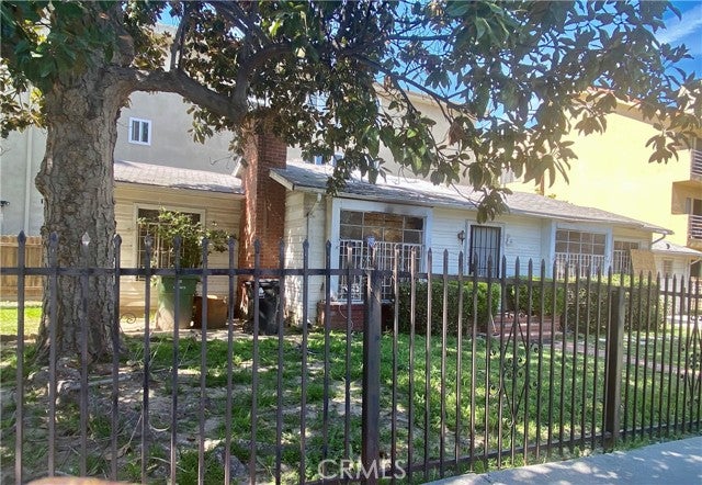 Property photo for 863 S Plymouth Boulevard, Los Angeles, CA