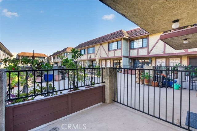 11127 La Maida, #17, North Hollywood, CA 91601