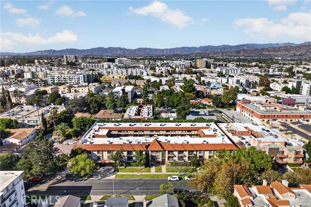 11127 La Maida, #17, North Hollywood, CA 91601