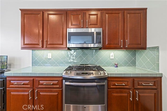 28473 Connick PL, Saugus, CA 91350