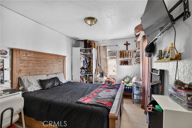 6856 Laurel Canyon BLVD, North Hollywood, CA 91605