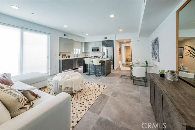 214 S Westmoreland, #3, Los Angeles, CA 90004 214 S Westmoreland, #3, Los Angeles, CA 90004