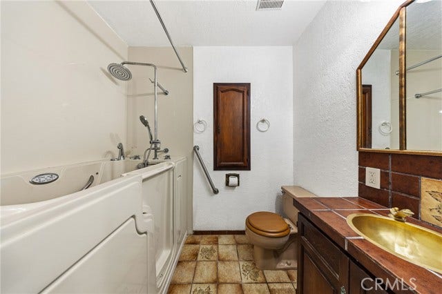Main bathroom