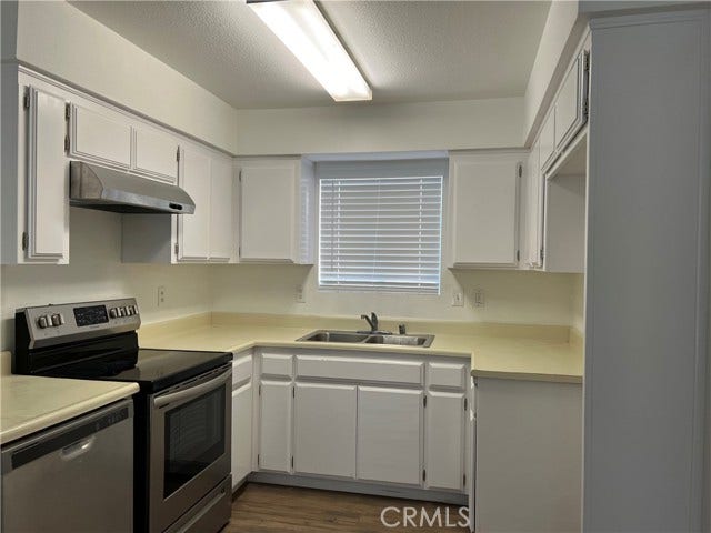 6109 S H ST, Bakersfield, CA 93304