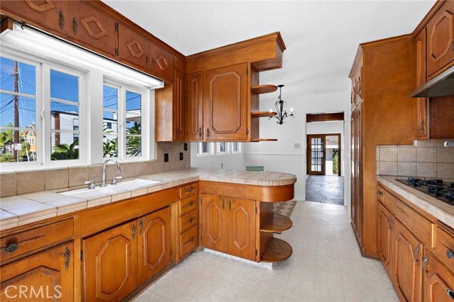 Bright and welcoming kitchen
