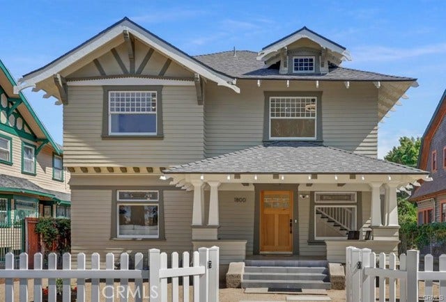 Property photo for 1800 Oxford AVE, Los Angeles, CA