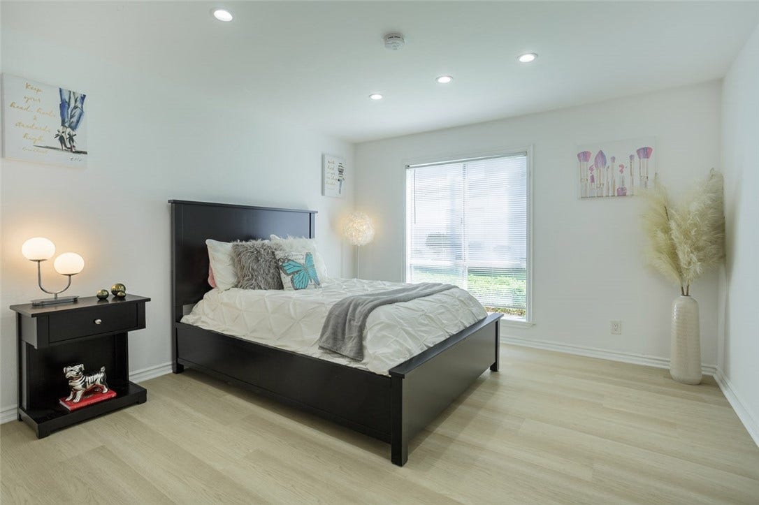 Great size bedroom. Open and Airy