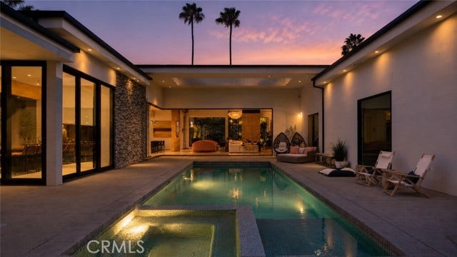 22935 Oxnard, Woodland Hills, CA 91367
