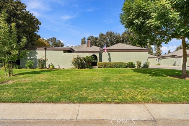 Property photo for 2950 W Border Links DR, Visalia, CA