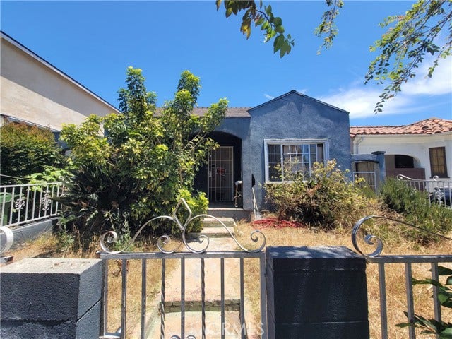 Property photo for 1532 Carmona, Los Angeles, CA