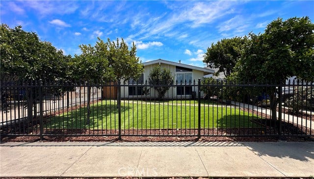 Property photo for 320 E 81st, Los Angeles, CA