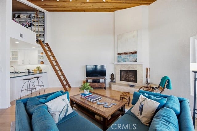 941 1st ST, Hermosa Beach, CA 90254