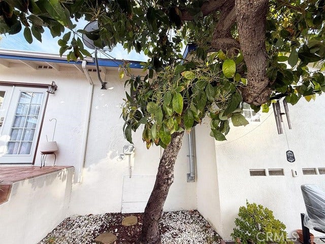 555 Hickory LN, Pasadena, CA 91103