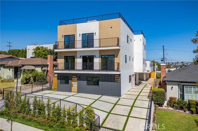 Property photo for 1330 S Longwood AVE, Los Angeles, CA