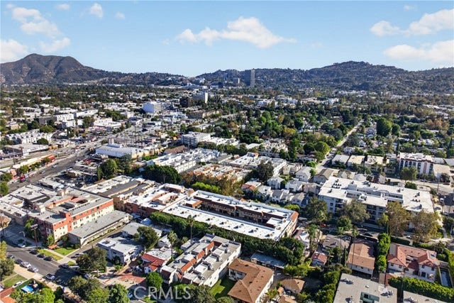 11127 La Maida, #17, North Hollywood, CA 91601