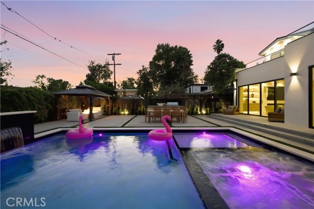 22518 Burbank, Woodland Hills, CA 91367 22518 Burbank, Woodland Hills, CA 91367