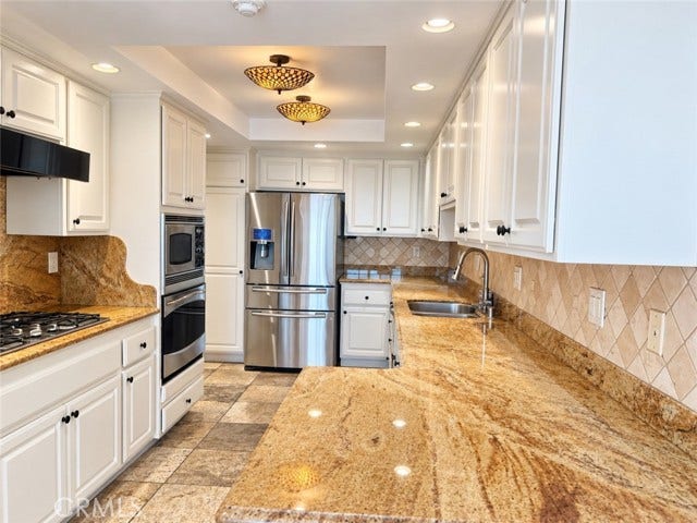 407 Anita, #B, Redondo Beach, CA 90278 Main Kitchen View