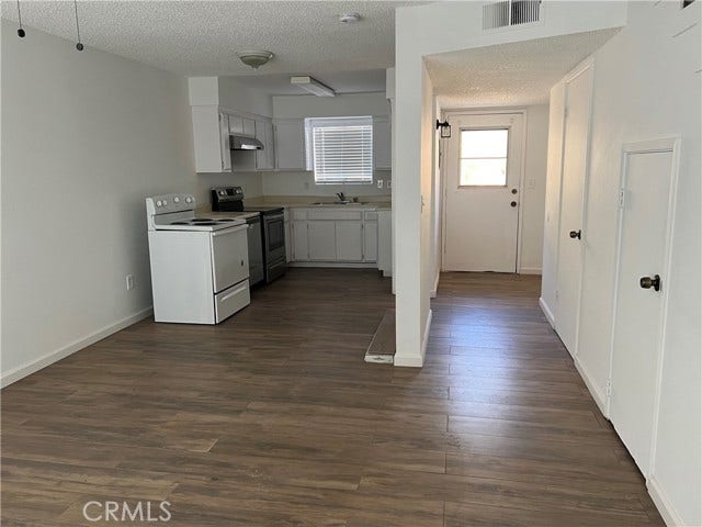 6109 S H ST, Bakersfield, CA 93304