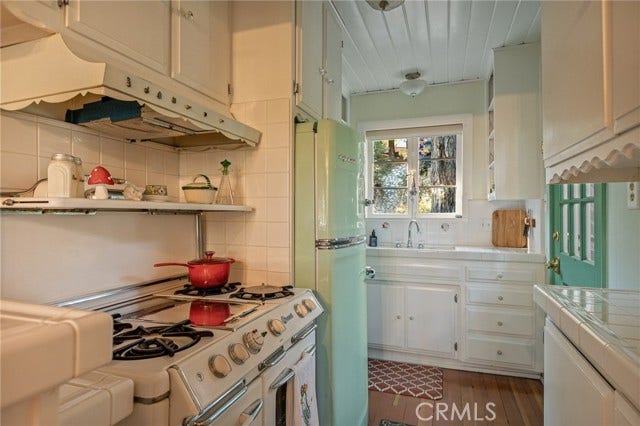 28782 Cedar DR, Lake Arrowhead, CA 92352